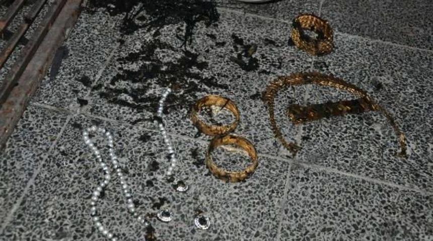 &Ccedil;alınan Ziynet Eşyaları Kanalizasyondan &Ccedil;ıktı