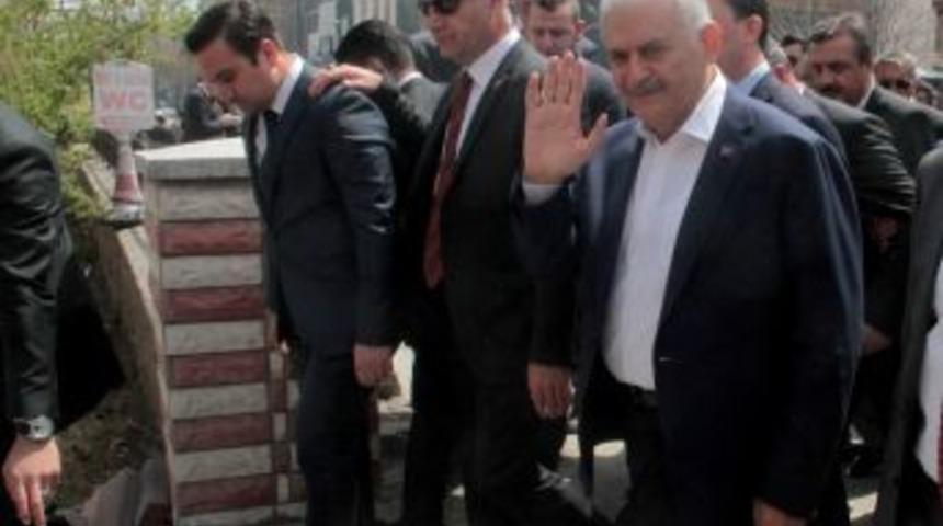 Başbakan Yıldırım, Cuma Namazını Siteler Merkez Camii&rsquo;nde Kıldı