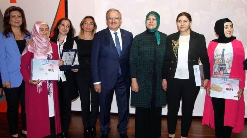 Antalya Valiliğinden Eğitimi Yarım Kalan Kadın Ve &Ccedil;ocuklar İ&ccedil;in &Ouml;rnek Proje