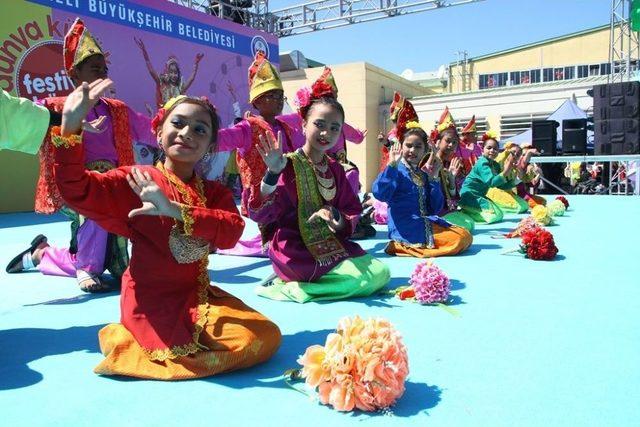 Dünya Çocukları 23 Nisan’da Kocaeli’de Buluşuyor