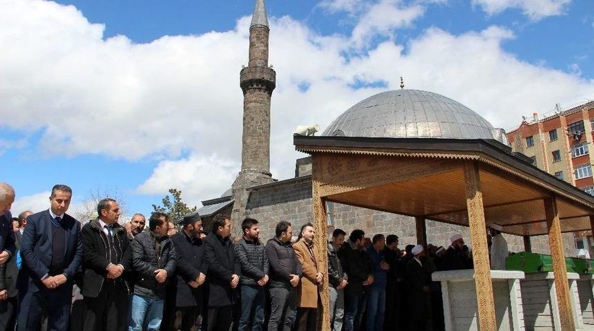 İha Muhabiri &Ouml;zge Bozo&rsquo;nun Dede Acısı