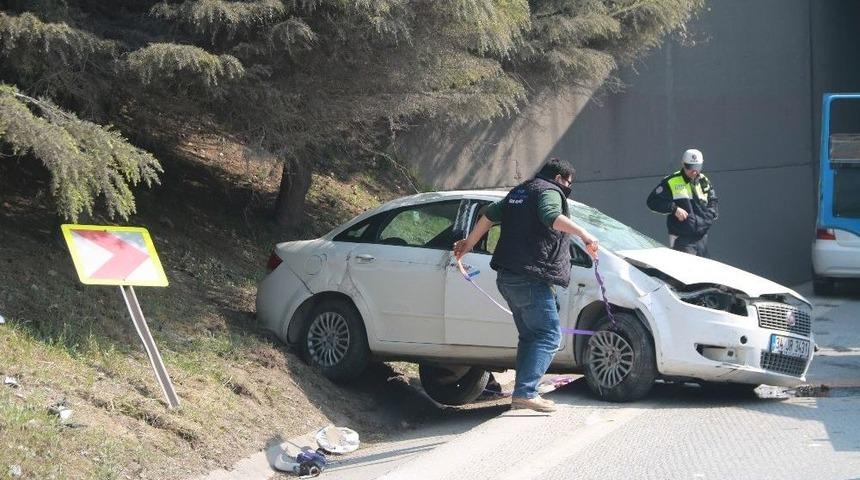 Y&ouml;nlendirme Tabelalarına &Ccedil;arparak Takla Attı