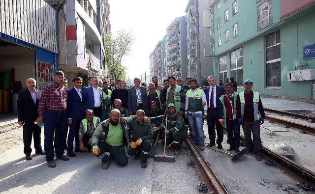 Başkan Karaosmanoğlu, Akçaray Tramvay Hattının Test Sürüşünü Yaptı