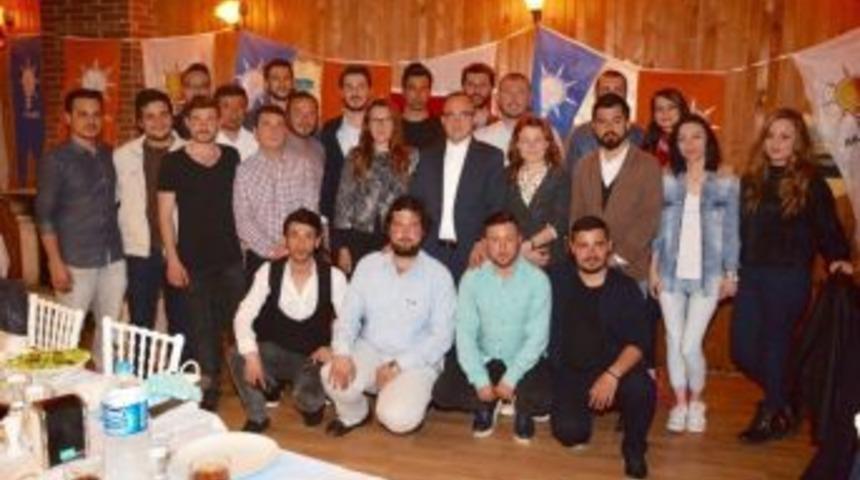 Gen&ccedil;ler Birlik Ve Beraberlik Yemeğinde Buluştu