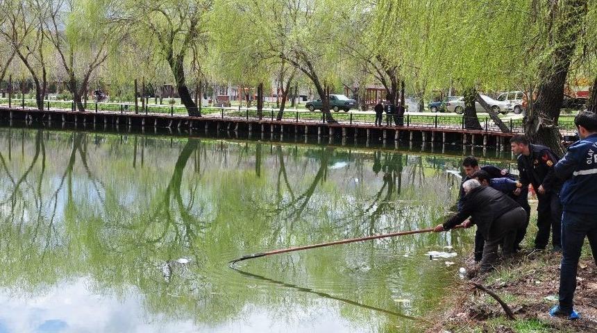 Kayıp Okul M&uuml;d&uuml;r&uuml;n&uuml;n Cesedi G&ouml;lette Bulundu
