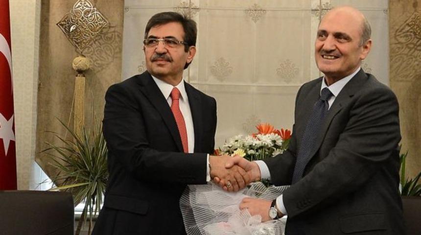 Erdoğan Bayraktar görevini devretti