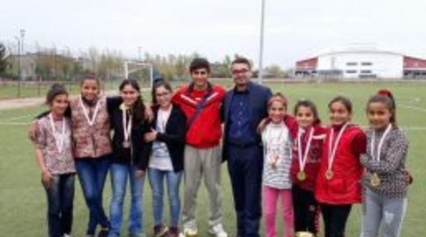 Sason&rsquo;da Birincilik &Ccedil;ilekli K&ouml;y&uuml;n&uuml;n