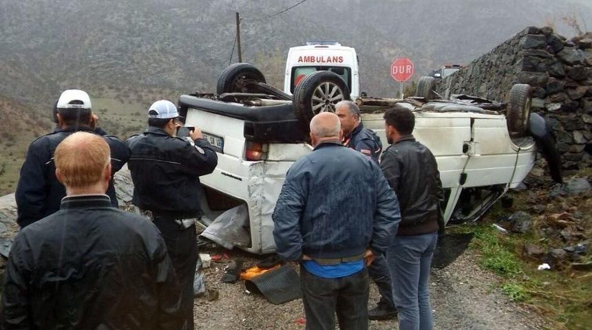 G&uuml;m&uuml;şhane&rsquo;de Trafik Kazası: 4 Yaralı