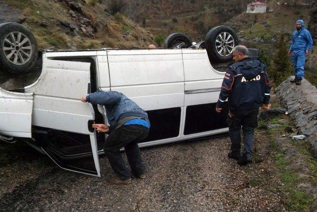 G&uuml;m&uuml;şhane&rsquo;de Trafik Kazası: 4 Yaralı 1