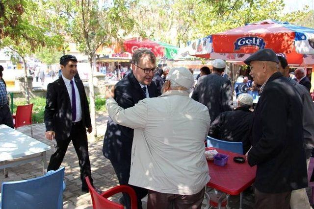 Milletvekili Eldemir, Cuma Pazarında Vatandaşlara Yeni Anayasayı Anlattı