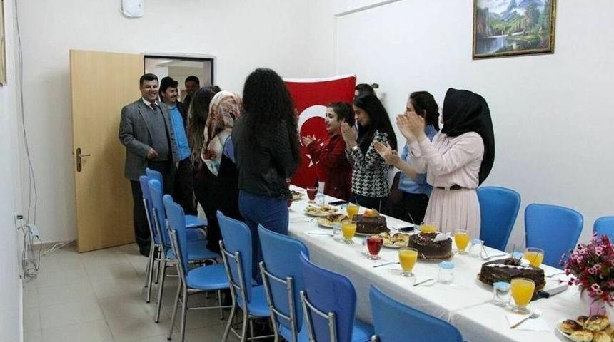 İhbar &Uuml;zerine Olay Yerine Giden Polisler &Ouml;ğrencilerin S&uuml;rprizi İle Karşılaştı