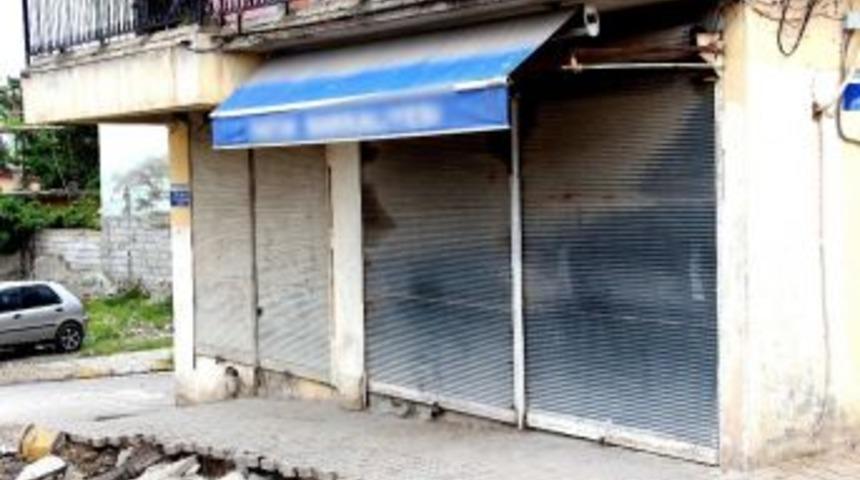 Bor&ccedil;la Sigara Vermeyen Bakkalı Vurdu