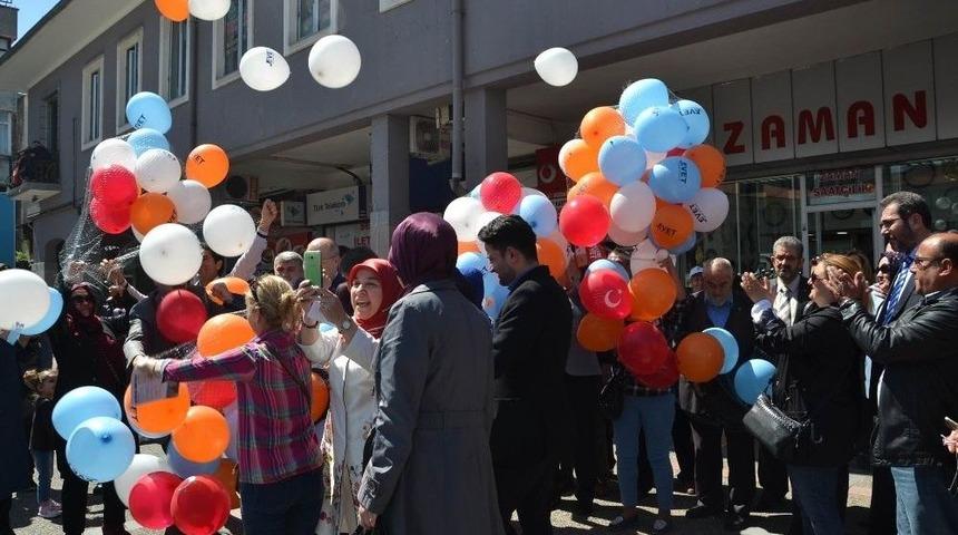 "evet" İ&ccedil;in Balon U&ccedil;urdular