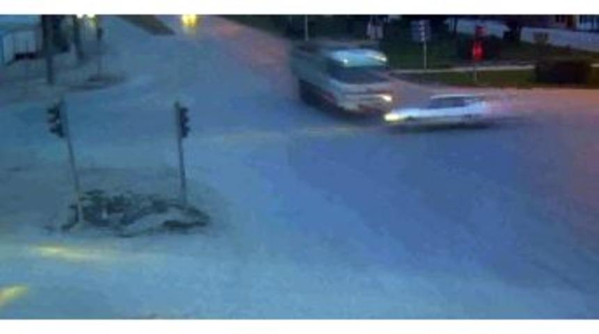 Bolu’da Kamyon Otomobile Çarptı: 1 Ölü