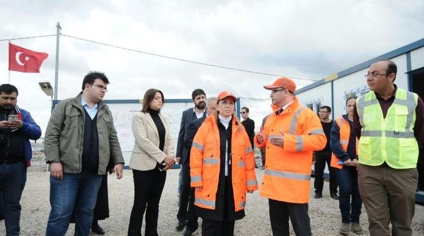 Ak Parti Genel Başkan Yardımcısı &Ouml;znur &Ccedil;alık: