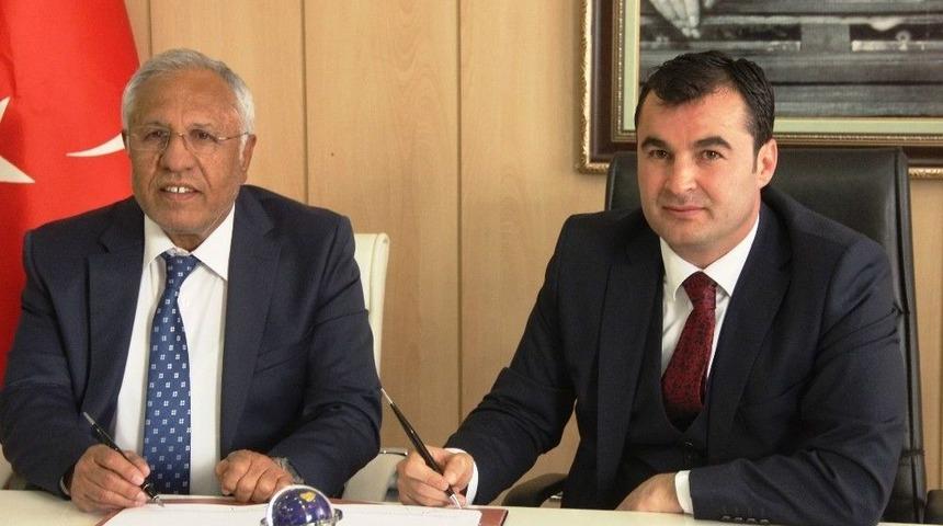 Gaziantep B&uuml;y&uuml;kşehir Belediyespor, H&uuml;seyin Kalpar İle S&ouml;zleşme İmzaladı