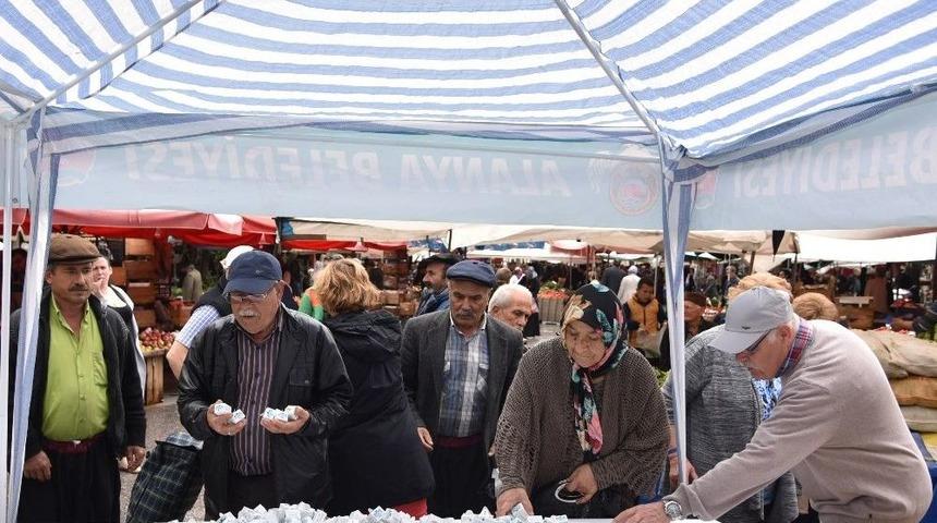 Alanya Belediyesi Lokum Ve Limonata Dağıttı