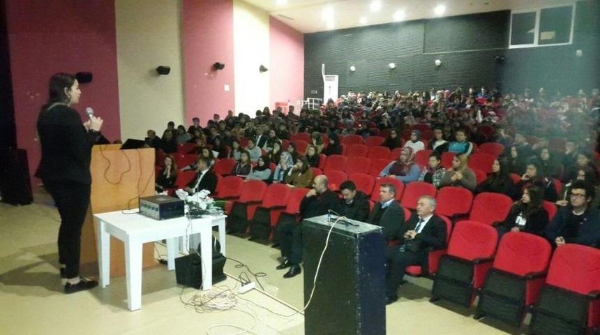 Niksar&rsquo;da &Uuml;niversite Sınavına Girecek Lise Son Sınıf &Ouml;ğrencilerine Seminer Verildi