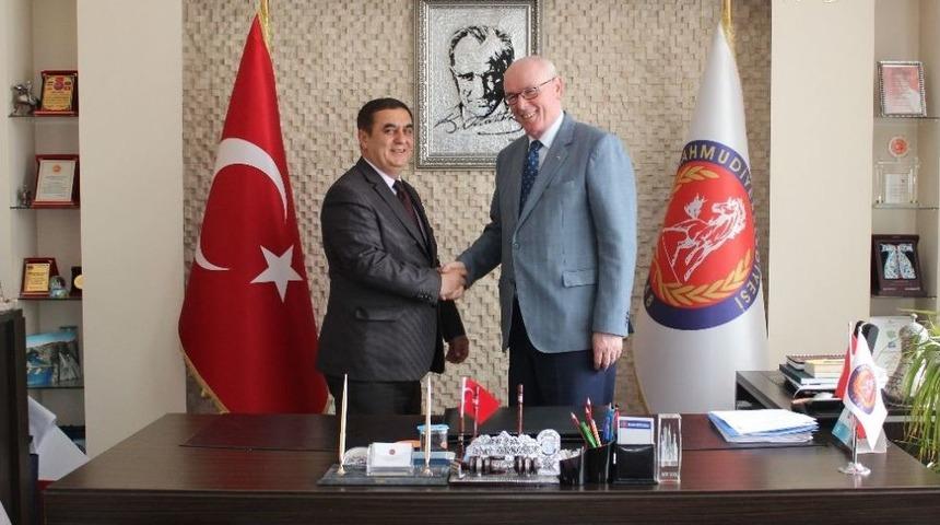 Başkan Kurt Mahmudiye&rsquo;de