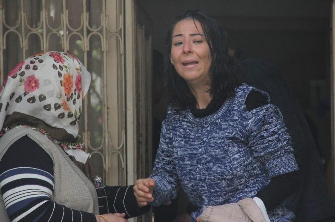 Ziyarete Geldiği Babasını &Ouml;l&uuml; Buldu, Feryadı Y&uuml;rek Yaktı