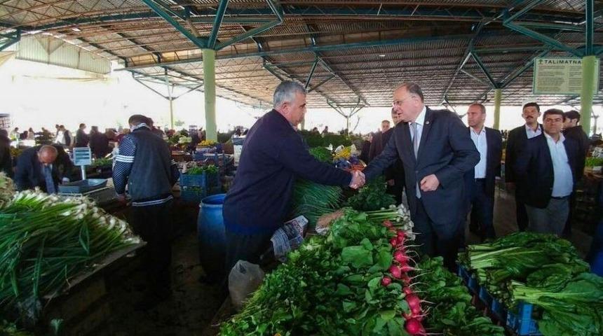 Milletvekili Ko&ccedil;er, Pazar Esnafını Ziyaret Etti