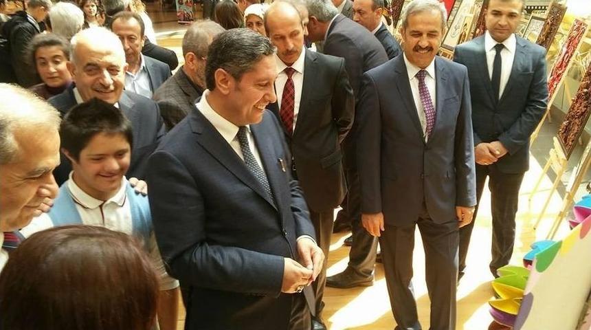 Engelli &Ouml;ğrencilerden El Sanatları Sergisi