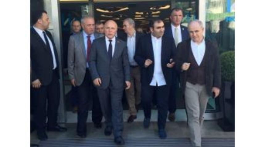 Başkan Sekmen İbrahim Erkal&rsquo;ın Doktorundan Bilgi Aldı