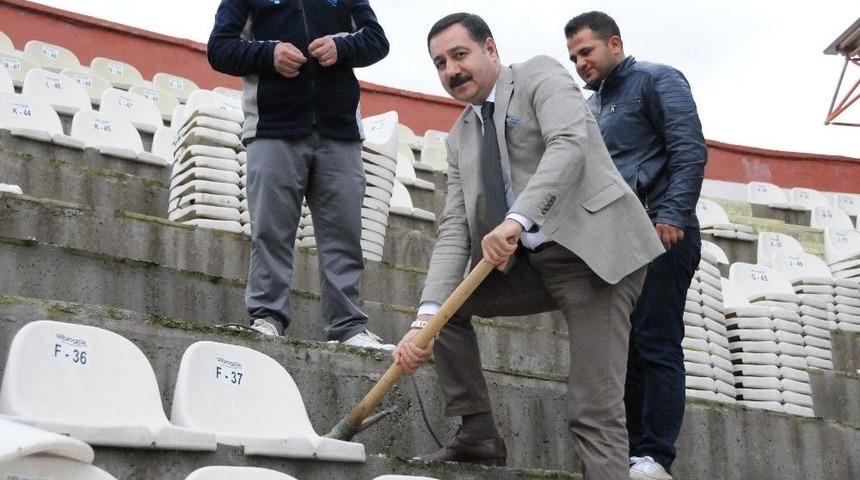 Elazığ&rsquo;da, Yeni Stadyum İ&ccedil;in İlk Kazma Vuruldu