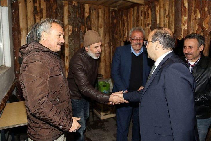 Vali İsmail Ustaoğlu, Konursu Köyü’nde Vatandaşlarla Buluştu