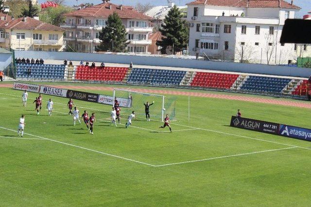 Bakan Faruk Özlü Düzcespor -yeşil Bursa Maçını İzledi