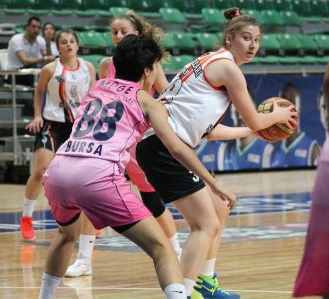 Bursa Büyükşehir Belediyespor-Denizli Seviye Okulları Denizli Basket: 92-30