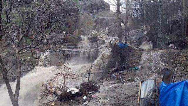 Beytüşşebap ta Sel Hayatı Felç Etti 2