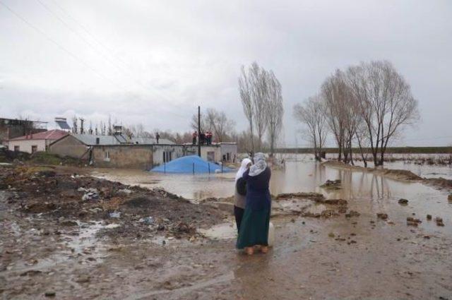 Karasu Taştı, Evler Su Altında Kaldı