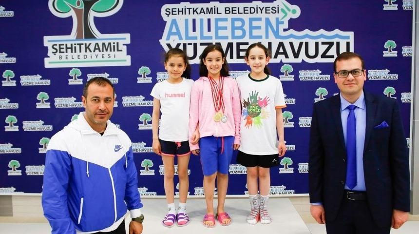 Kula&ccedil;lar Minik, Bayram Coşkusu B&uuml;y&uuml;k