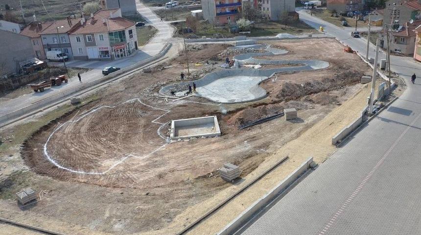 Yediler Parkı&rsquo;nın Havuzları Bitti, Y&uuml;r&uuml;y&uuml;ş Yollarına Başlandı