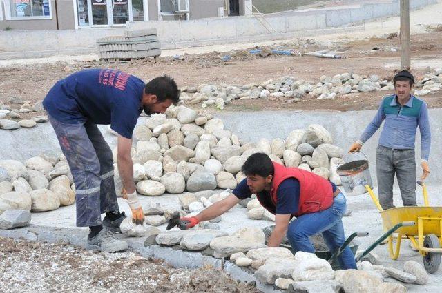 Yediler Parkı’nın Havuzları Bitti, Yürüyüş Yollarına Başlandı