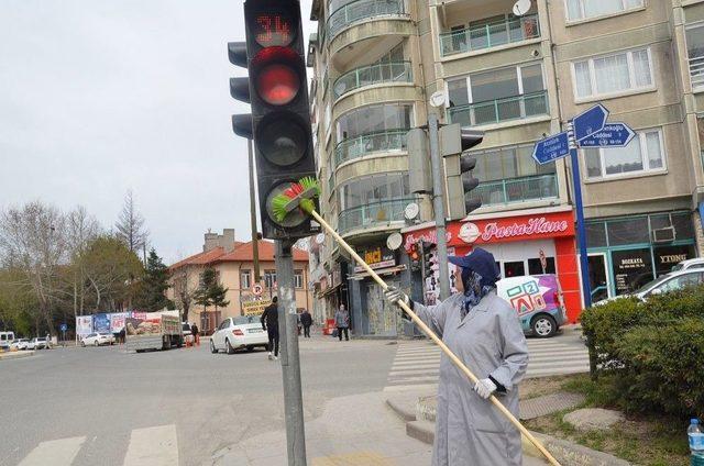 Bozüyük’te Temizlik Çalışmaları Kesintisiz Olarak Devam Ediyor