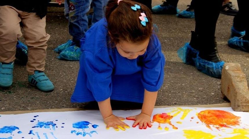 Otizm&rsquo;in Farkında Ol G&ouml;rmezden Gelme