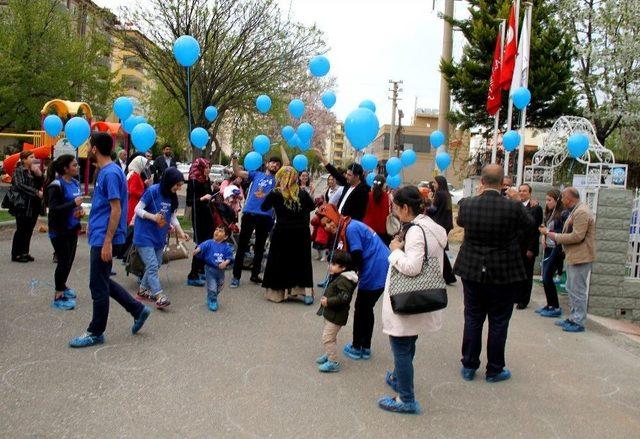 Otizm’in Farkında Ol Görmezden Gelme