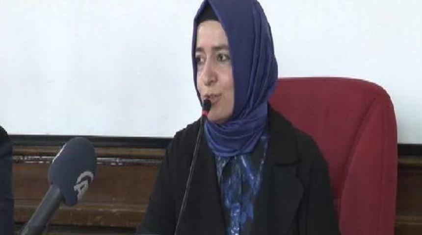 Bakan Sayan Kaya &Uuml;niversiteli Gen&ccedil;lerin Sorularını Yanıtladı