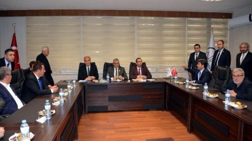 Veysi Kaynak: Abd'nin Makyajı D&ouml;k&uuml;ld&uuml;