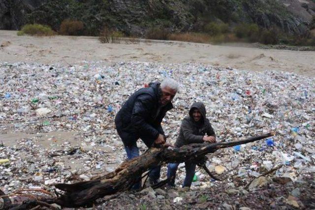 Hakkari'de Sel Ve Heyelan Yolları Kapattı (3)