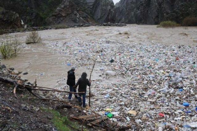 Hakkari'de Sel Ve Heyelan Yolları Kapattı (3)