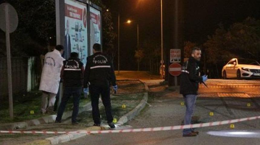 'dur' Ihtarına Uymayan Otomobile Polis Ateş A&ccedil;tı: 2 &Ouml;l&uuml;, 1 Yaralı