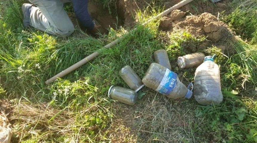 Evin Bah&ccedil;esinden G&ouml;m&uuml;l&uuml; Halde 5 Kilo Esrar &Ccedil;ıktı