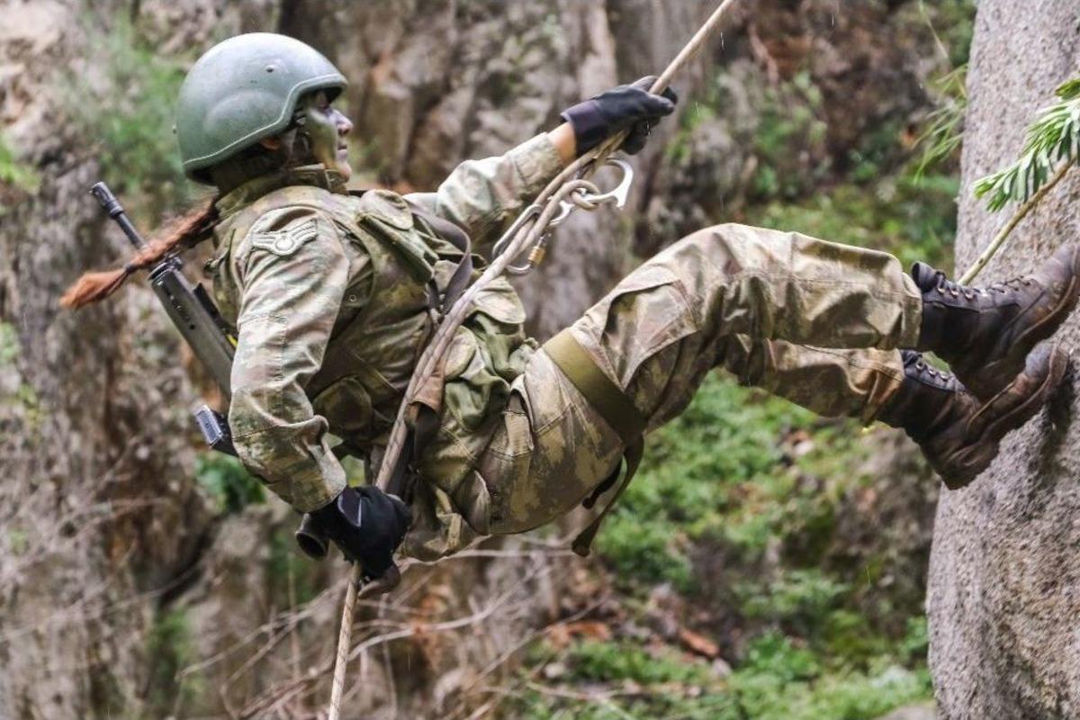 Komando Adaylarının &Ouml;l&uuml;me Meydan Okuyan Eğitimleri