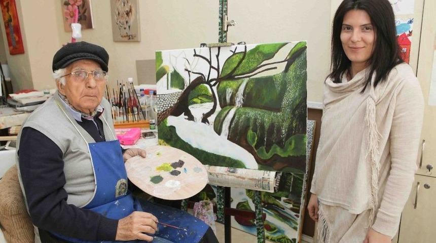 85 Yaşında Resme Olan Aşkından Vazge&ccedil;medi