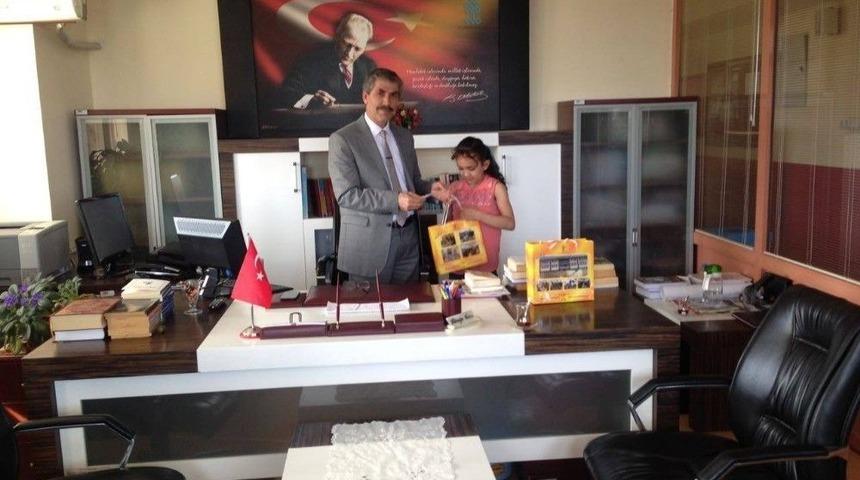 Kitap Kurtları &Ouml;d&uuml;llendirildi