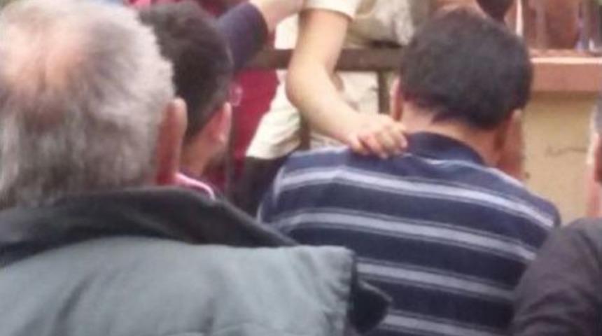 &Ccedil;ocuğun G&ouml;ğs&uuml;ne Demir Parmaklık Saplandı