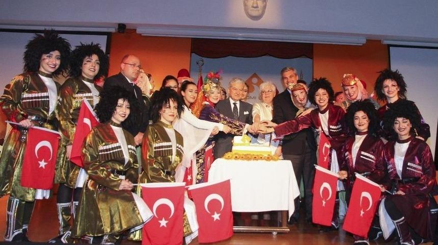 İzmir Ekonomi 16. Yılını Kutladı